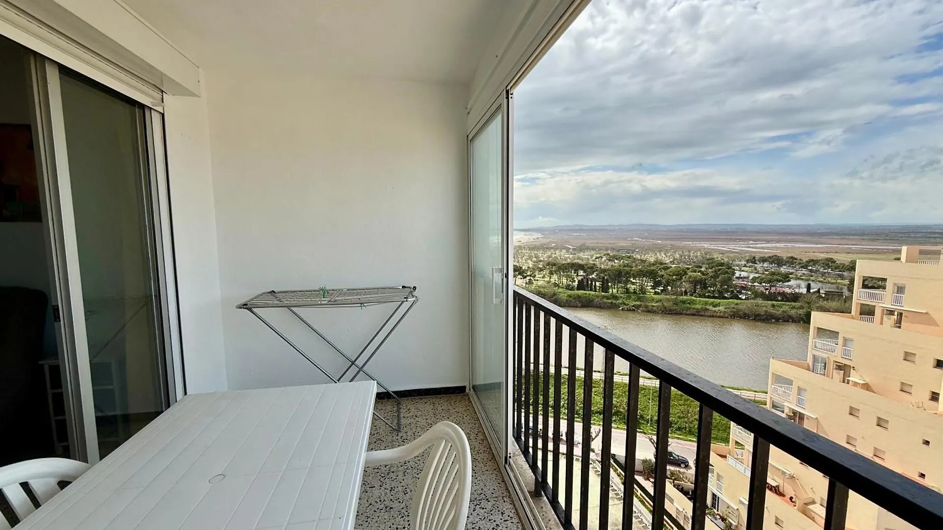Awaydays - Karina - 1St Sea Line Studio Empuriabrava Apartment